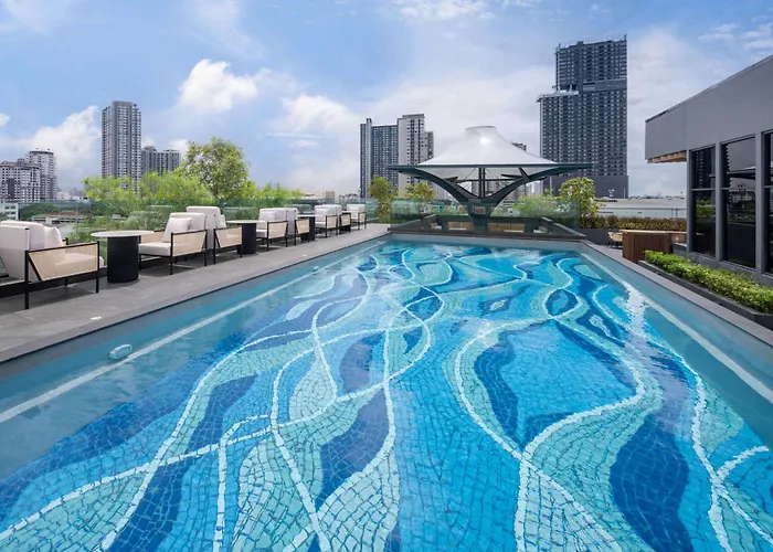 Ramada Plaza By Wyndham Sukhumvit 48 Отель